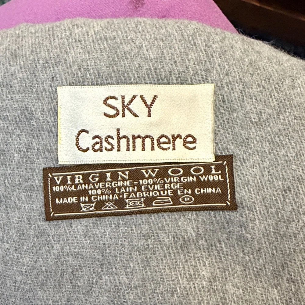 Sky Cashmere Gray Wool Scarf. 25”x68”. Neutral | Cozy | Fringed | Warm. EUC